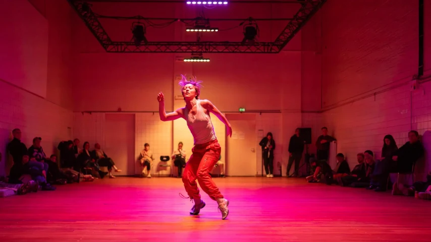 ATELIER No. 72 – Plattform für neue Kunst und Choreographie
