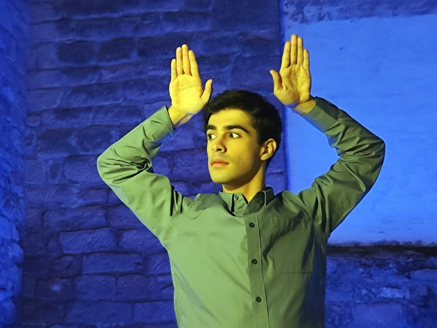 Theaterstream: HATCHED - Tragic Comedy (German with english subtitles)