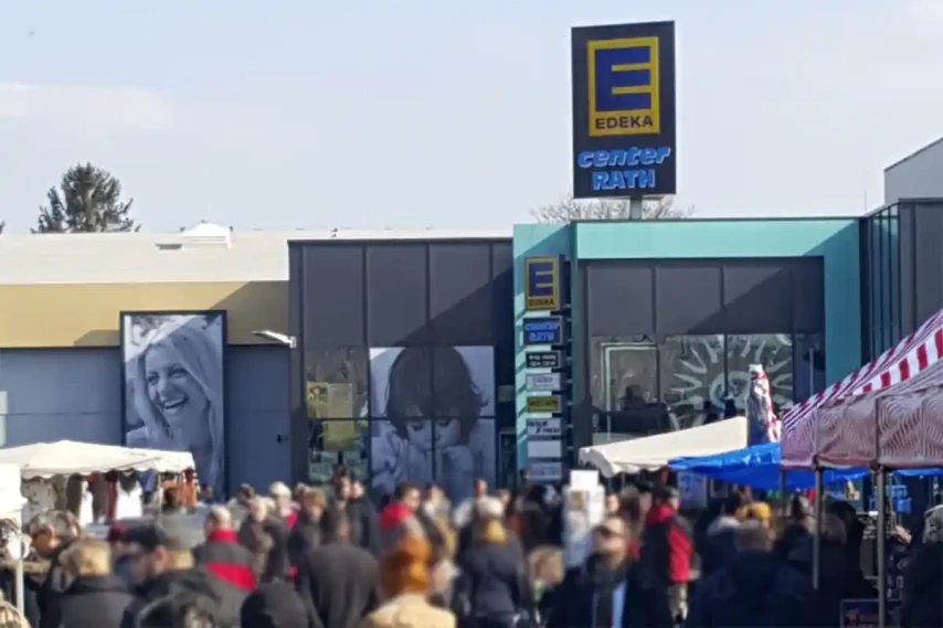 Trödelmarkt bei Edeka in Grevenbroich