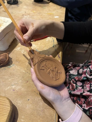 Workshop: Römische Öllampen herstellen