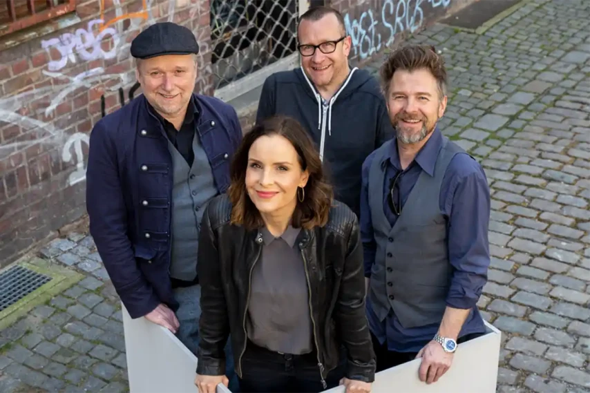 Crash. Ein Drama in vier Fenstern – Kom(m)ödchen-Ensemble