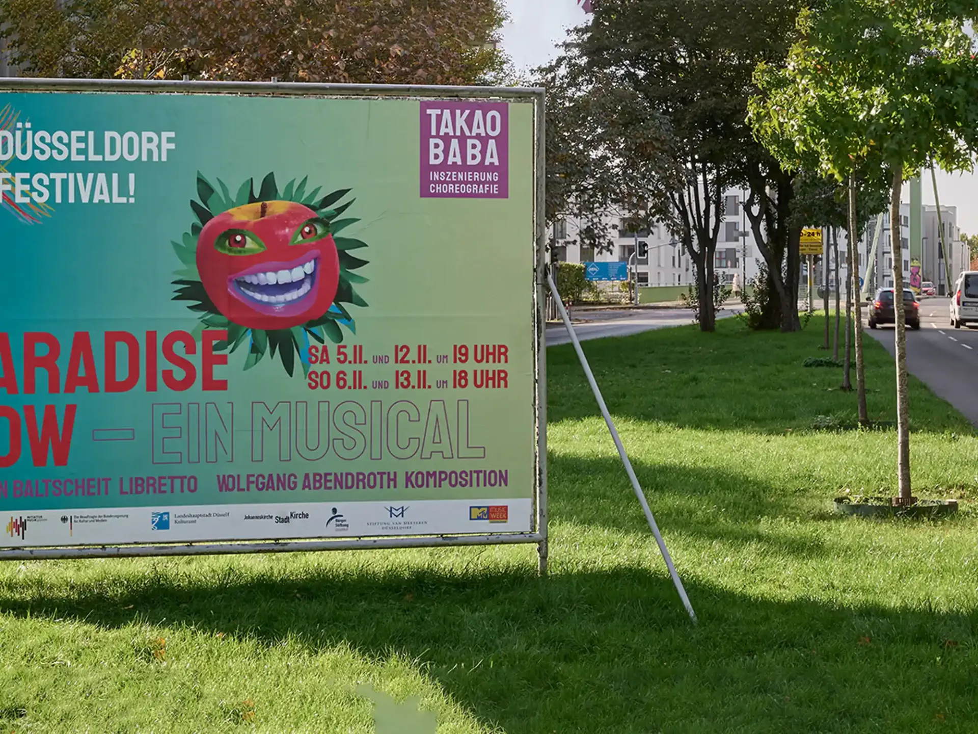 kulturgehtweiter-duesseldorf-festival-grossflaeche-paradise-now.webp