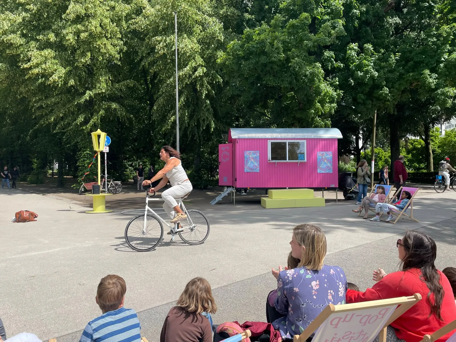 Pop-up Artistik Festival 2026 bringt internationale Straßenkunst nach Hassels und Garath