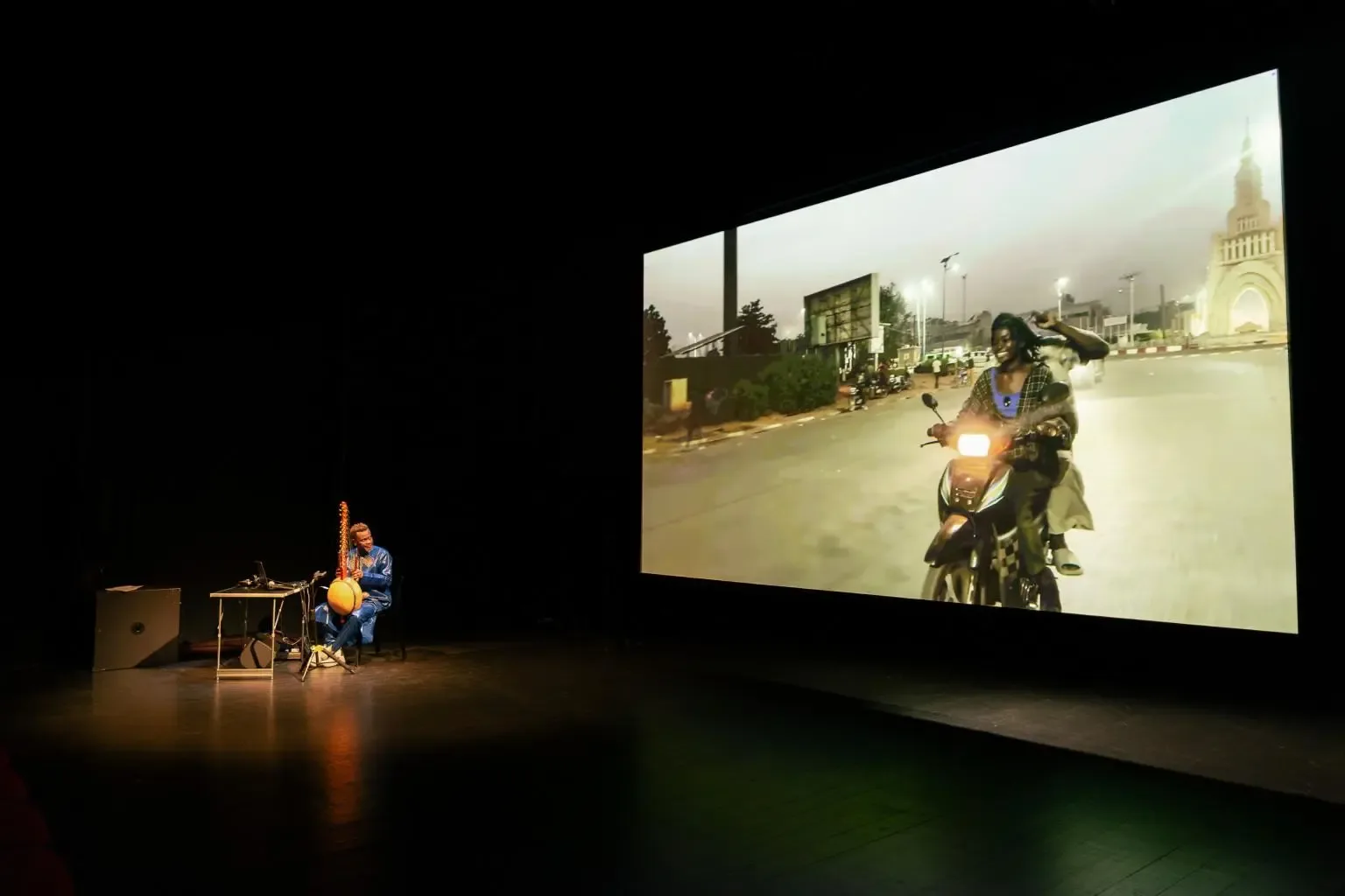 Deutschlandpremiere: Rimini Protokoll / Théâtre de Vidy / Les Praticables ›Mali Futur Live‹