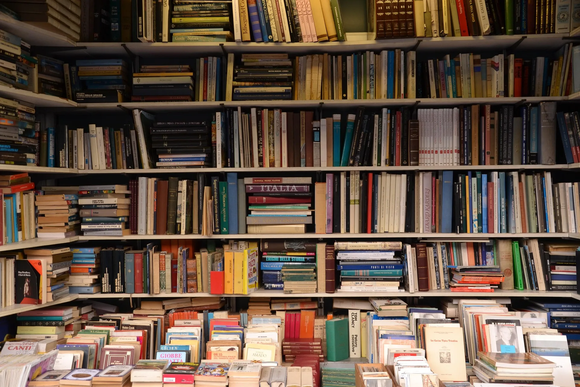 Bücherbasar in unserer Bibliothek – Entdecken, Stöbern, Mitnehmen!